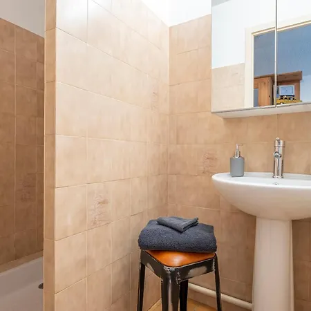 Apartment Sapi Happy Sunny Flat With A Garden *